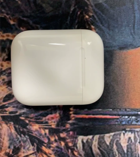 正品Airpods2代，可查序列号，有耳机...