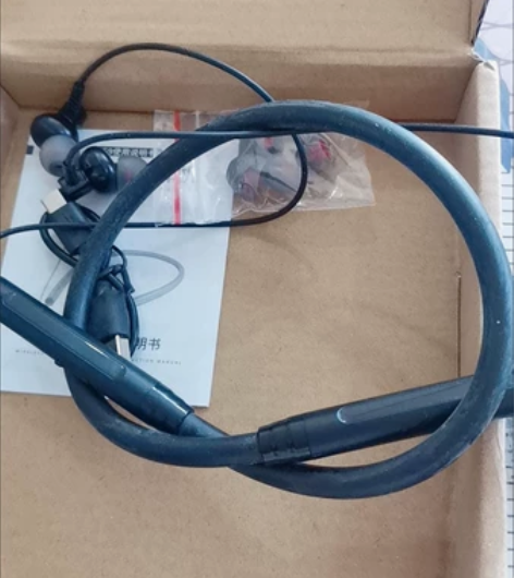 诚信转让，无线蓝牙耳机，超长续航电量挂脖式...