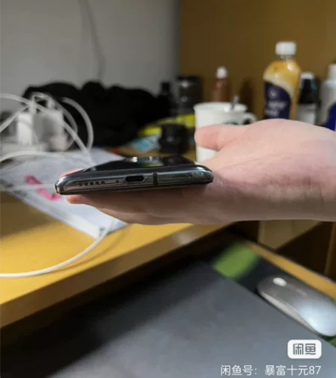 出红米k30至尊纪念版，黑色，6+128。...