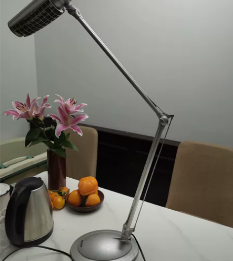 LED台灯护眼灯，专业防炫光栅格灯罩，学生...