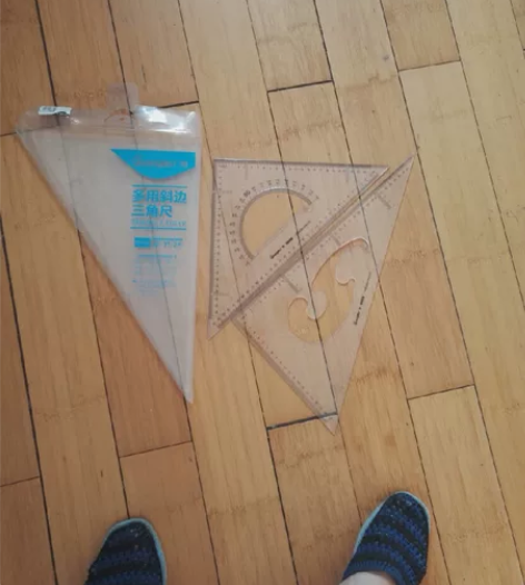 大三角板，绘图专用，买完就没用过，转让给需...