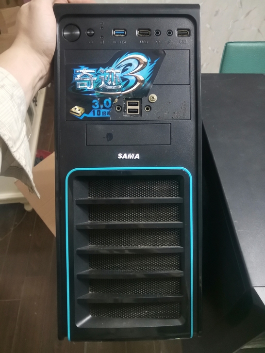 先马USB3.0电脑机箱处理了