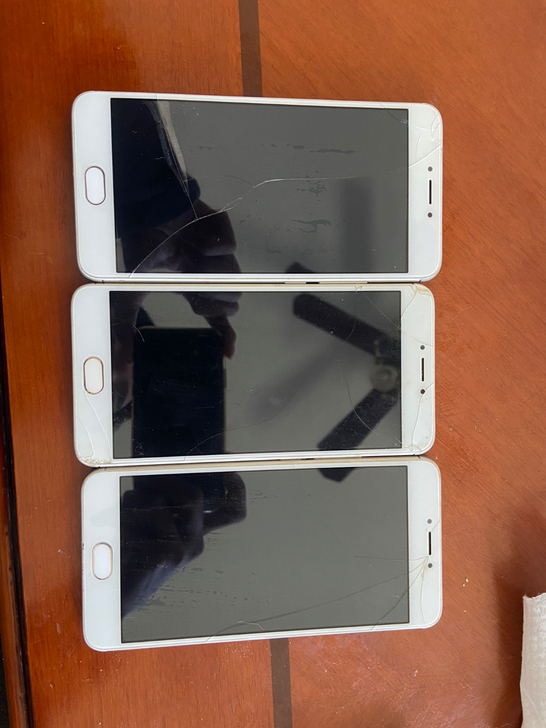 魅蓝note3 ，216g ， 屏幕裂开，...