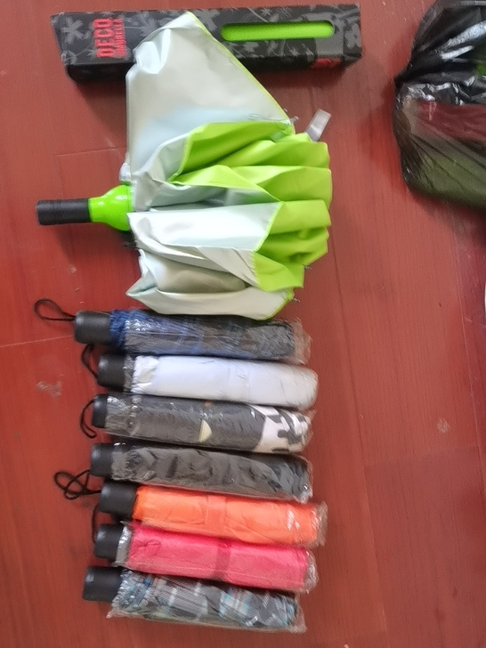 雨伞便宜处理了大的7块，小的5块最好苏州同...