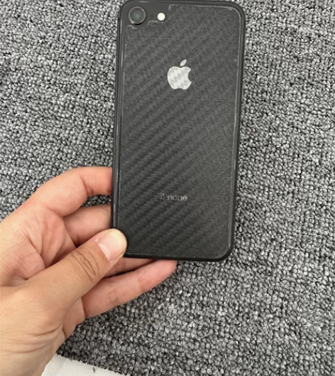 苹果8黑色 64g内存 外观有磕碰 看下图...