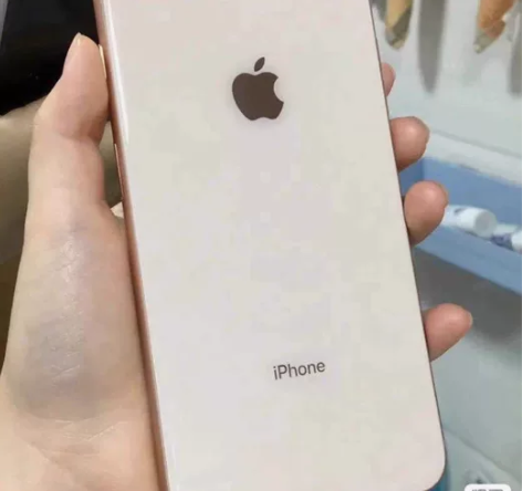 iPhone 8 Plus 几乎全新 25...