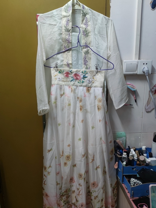 齐腰汉服，自己做的，要求完美者慎拍，做工虽...