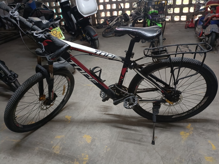 26寸，后轮有点弯，不影响正常骑行