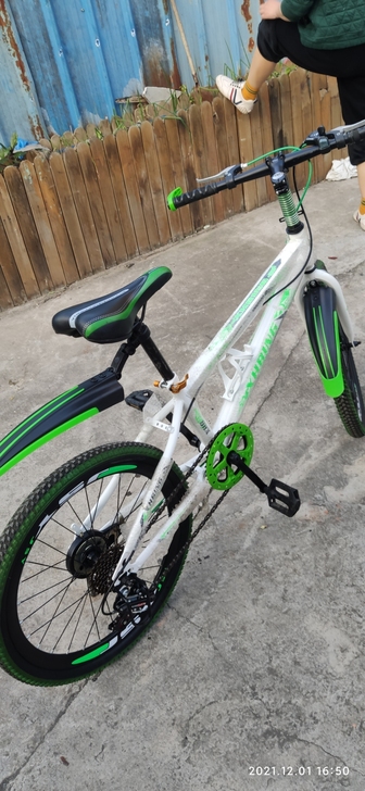 小孩山地自行车一辆，带7速变速，基本上是准...