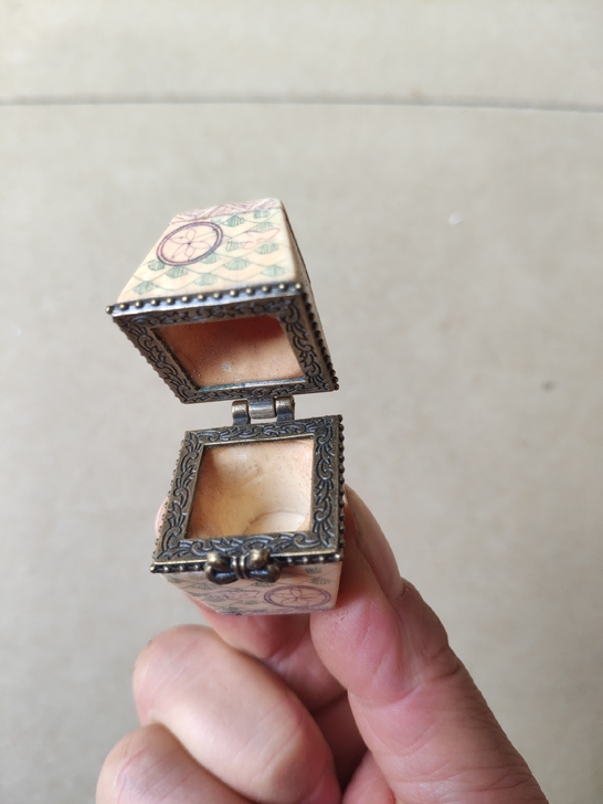 古玩古董，农村一手货源刚刚弄上来骨的摆件挺...