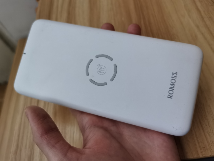 罗马仕无线充电宝，支持无线充电，日常使用，...