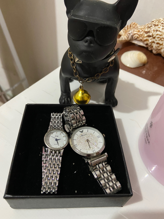 出两块手表、戴不到便宜出