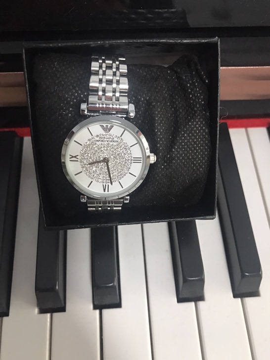 阿玛尼手表，全新的，特别漂亮，喜欢的私聊