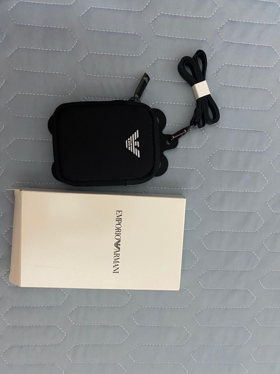 正品阿玛尼手表袋子，专柜买手表送的，有个啥...