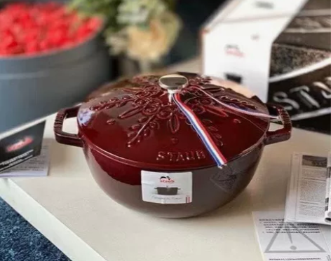 圣诞气氛必备 你需要一只颜值爆表的厨具让你...