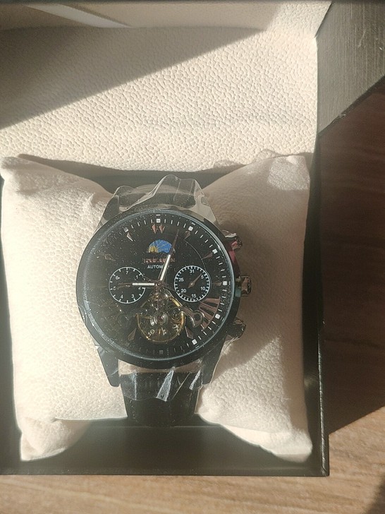 特价手表除了，带星期显示，和日期显示