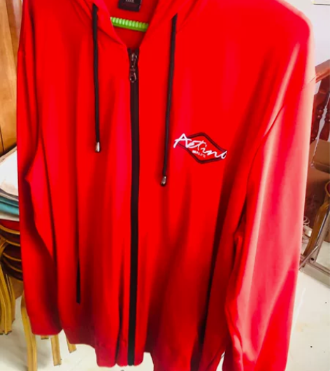 转让男士红色运动服一套，公司运动会发的，上...