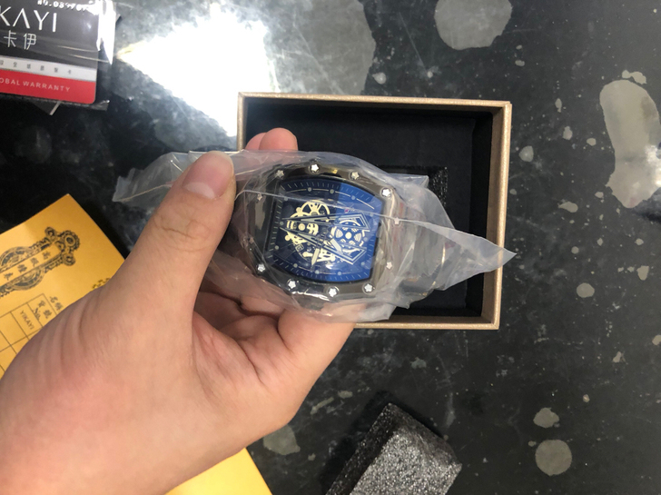 意卡伊手表