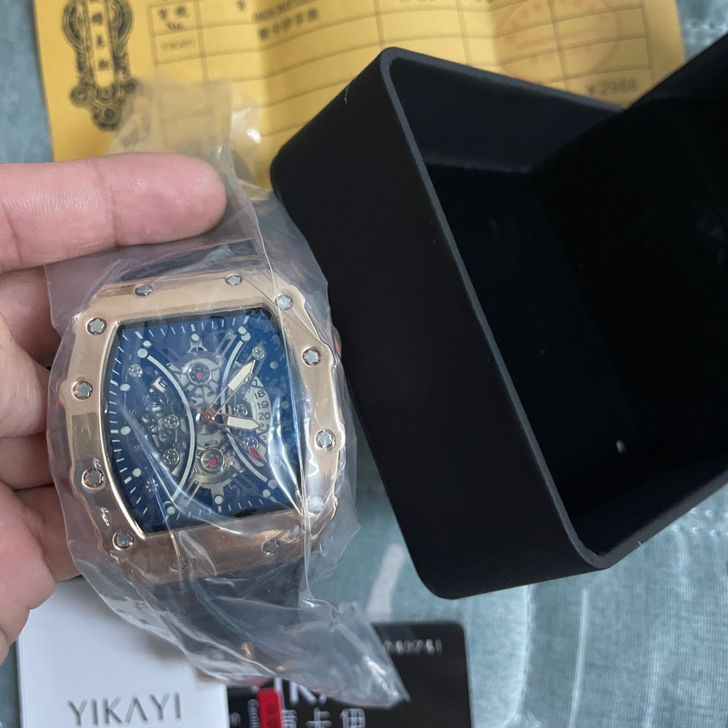 意卡伊，男士高档腕表，全新