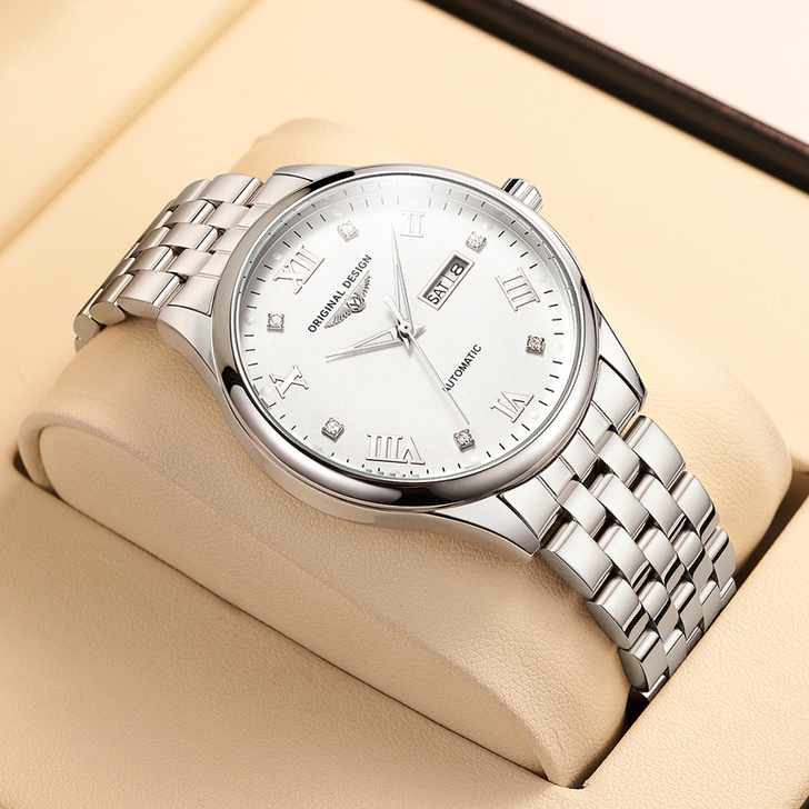 意卡伊 腕表,几乎全新,低价转让!