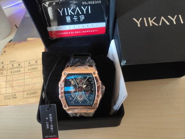 意卡伊（YIKAYI）米查半月男士石英腕表