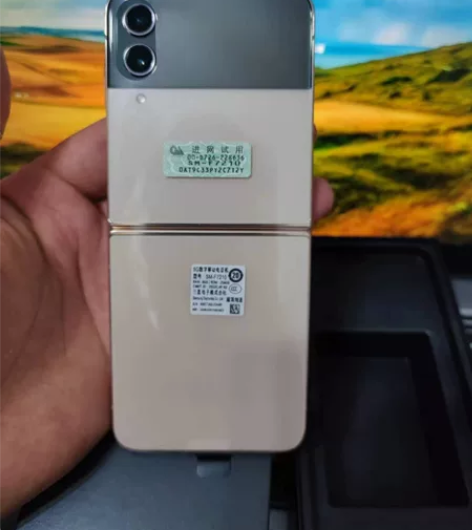 急出！全新三星 Galaxy Z Flip...