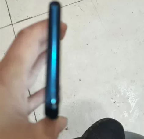 二手vivoy3，4+128开机开屏外屏有...