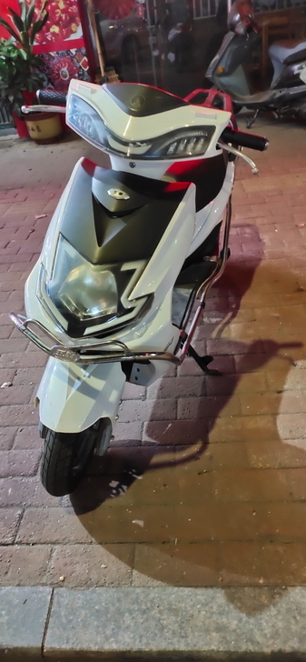 五羊电动车，电池超威60v20安，前碟刹，...