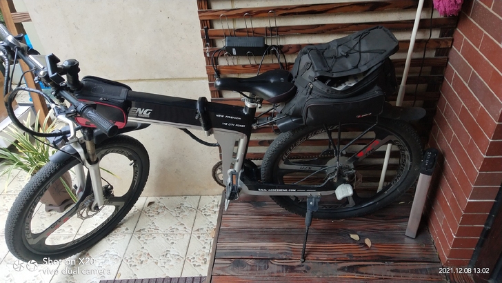 正步折叠电动山地自行车，48v 500w电...