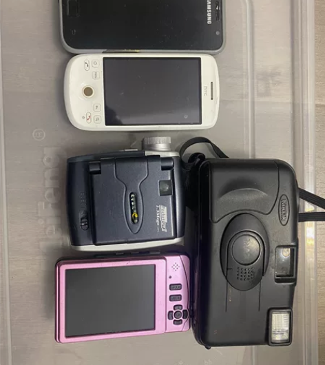 一个索尼手机一个谷歌手机都是好的50一台出...