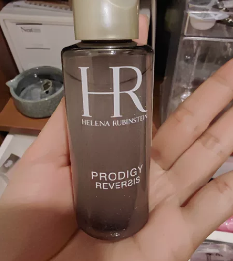 赫莲娜小露珠，娇韵诗精华水，pola化妆水...