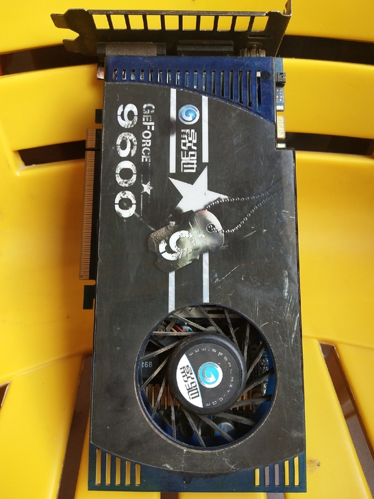 古董GT9600显卡点不亮了，插上电脑开机...