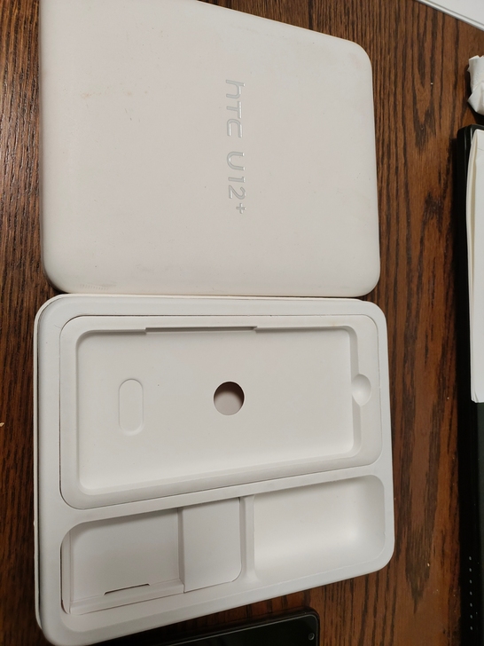 htc u12+正宗国行版本，如题，手机全...