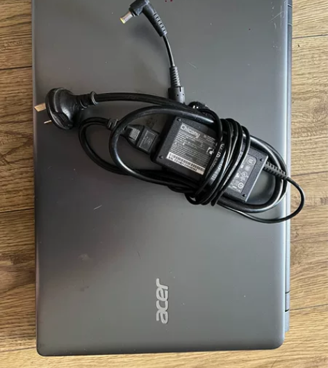 acer笔记本电脑 买了很多年了 接电源能...