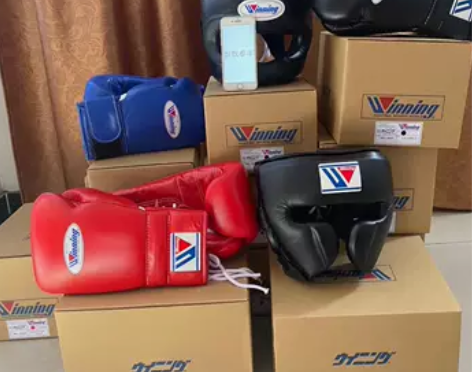 日本Winning专业拳击手套 系带款 真...