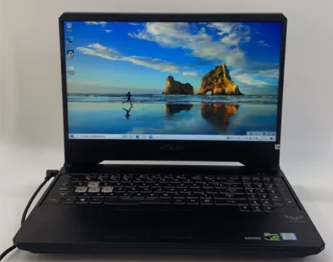 95新华硕飞行堡垒FX86FM笔记本电脑I...