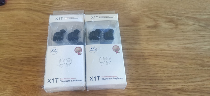 蓝牙耳机全新。