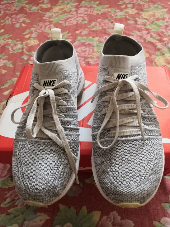 耐克梭织运动跑鞋，40码，轻便炫酷，轻微磨...