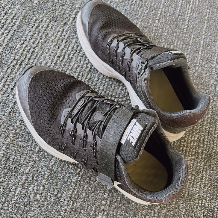 耐克粘扣运动鞋37.5码，内长23.5㎝，...