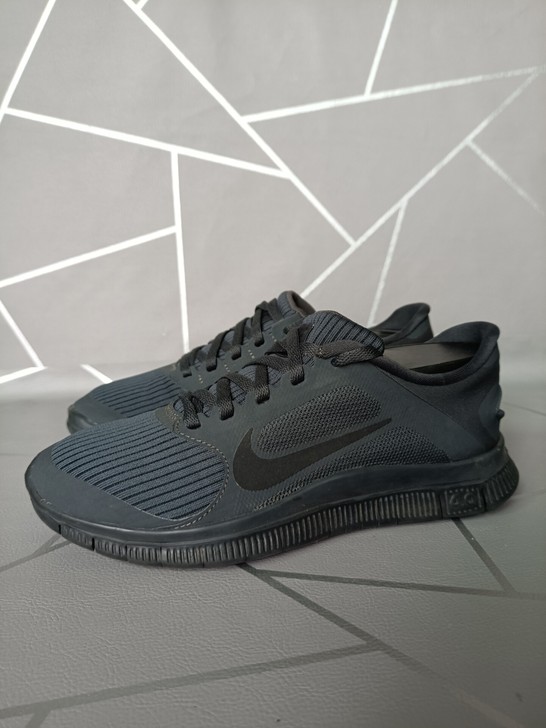 耐克女款休闲运动鞋跑步鞋36码