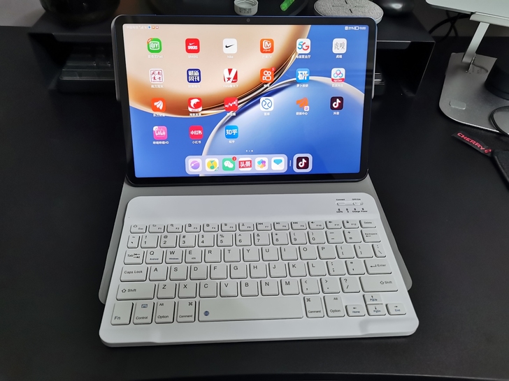 全新荣耀v7pro的保护壳 及蓝牙键盘（键...