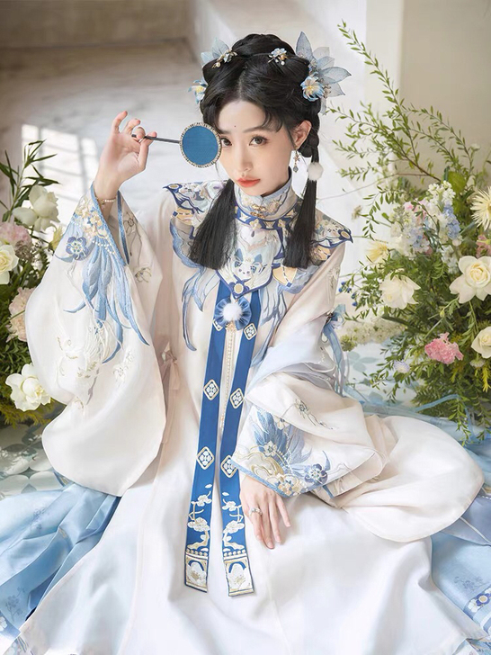 十三余小豆蔻儿[玉面山雀]刺绣立领斜襟袄马...