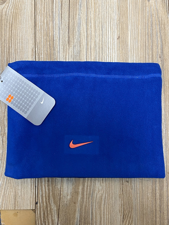 耐克球队阿森纳围脖，上面收紧后可以当帽子用。