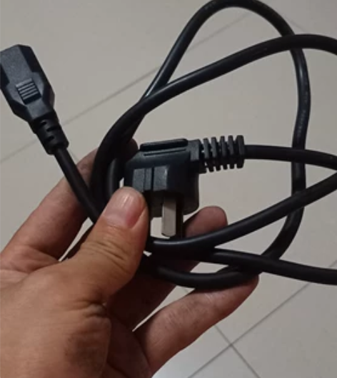 电脑 电饭锅的电源线，一米一长 感兴趣的话...
