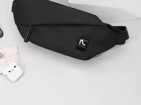 皮尔卡丹男生挎包斜跨邮差包大容量单肩包时尚...