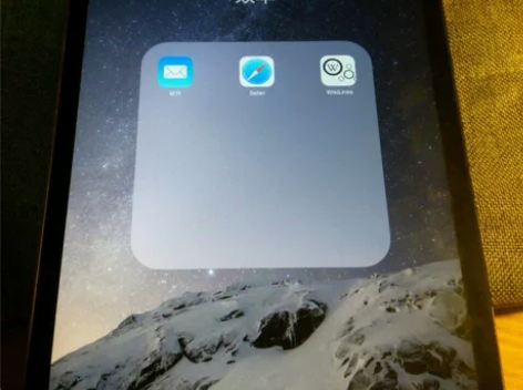 国行IPAD MINI 屏幕外观完好 边缘...