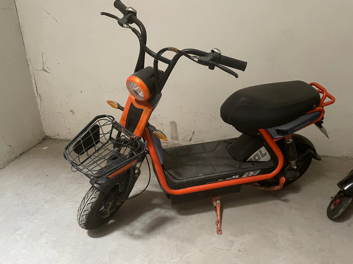 电动车两辆，很新都能跑  橘黄色600  ...
