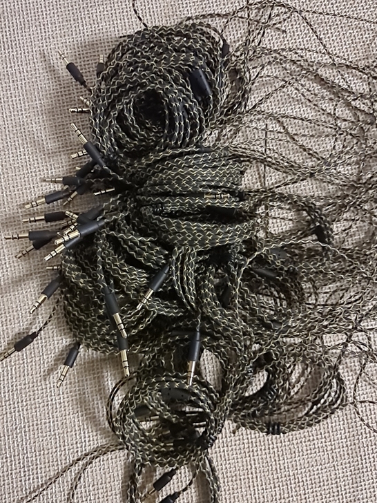 蟒纹无麦耳机线，质量不错，双层绝缘外皮，线...