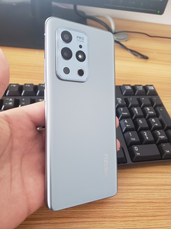 魅族18pro秘银色8+256的，边框有磨...