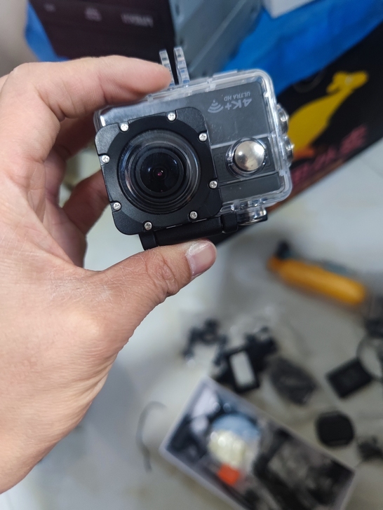 摄徒A8运动相机  买来只用过一次，配件基...